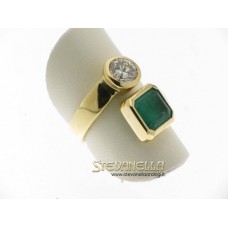 Anello oro giallo 18kt con smeraldo e diamante ct 0,75 colore H purezza VVS2